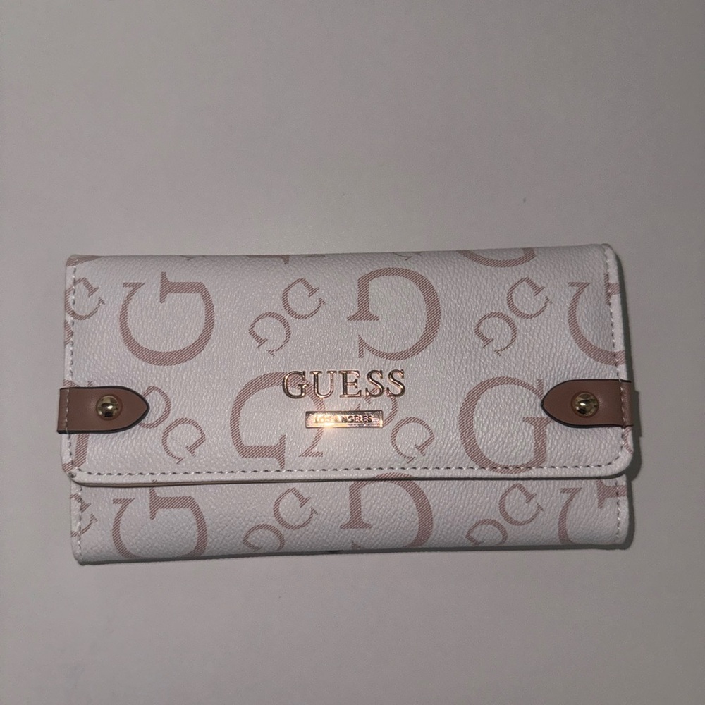 Guess wallet! - Picture 1 of 4
